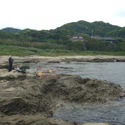 千葉県館山で投げ釣りするスー号